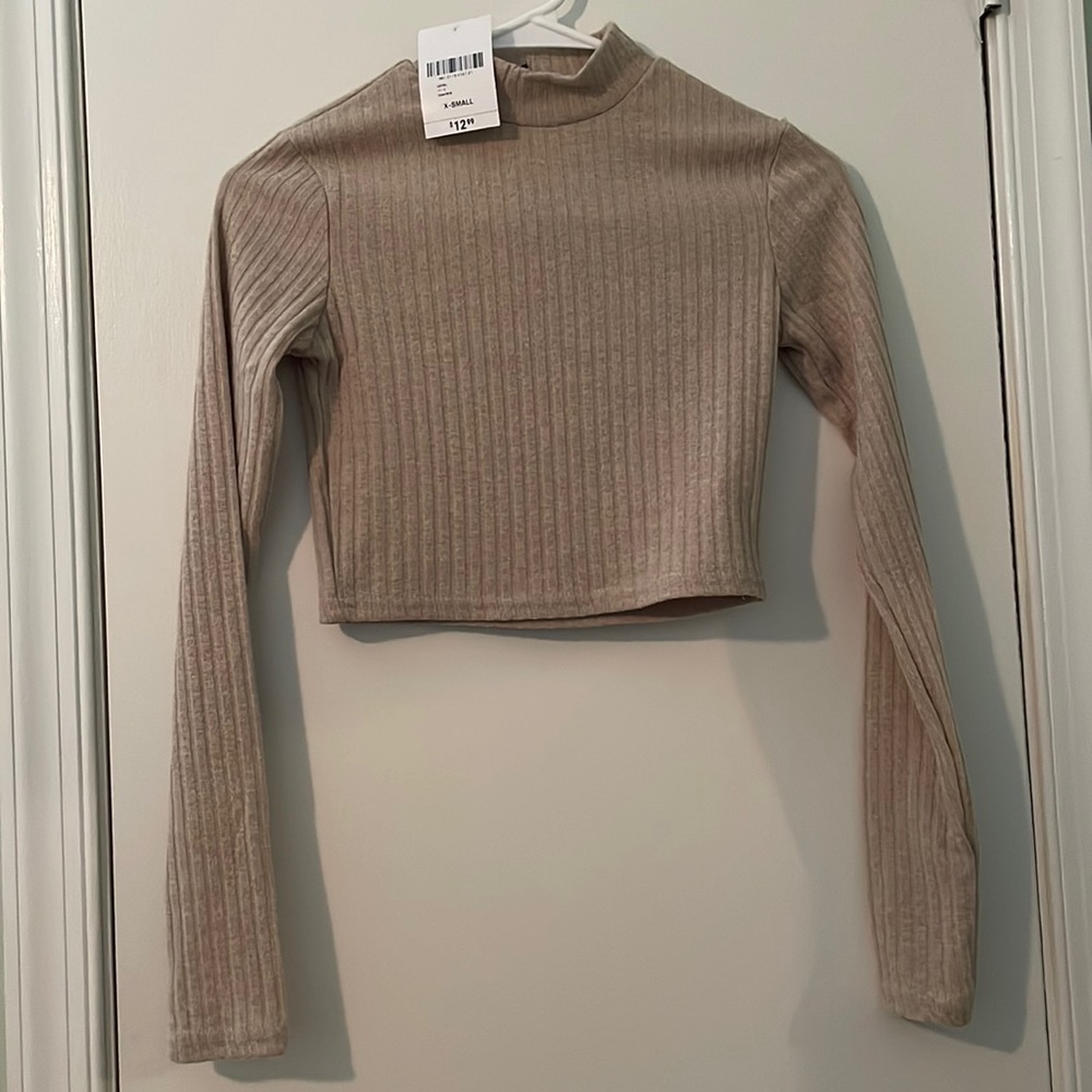 Long sleeve cropped top